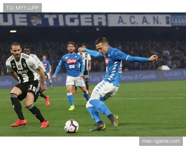 莱切主帅革新战术体系，球队状态回升引关注