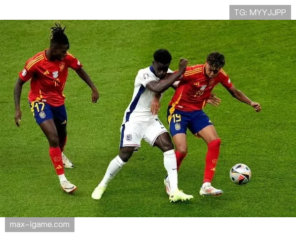 罗德里虚心求教西班牙前辈，彰显新生代球员传承与成长