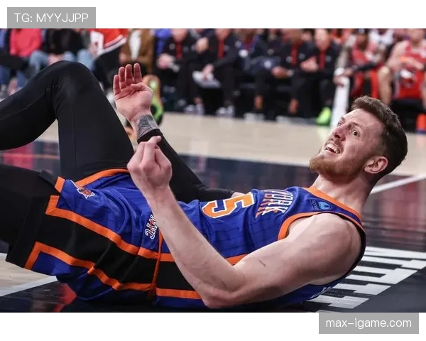 恩比德休赛期天天吃牛排配香槟，训练馆打卡照却瘦成纸片人